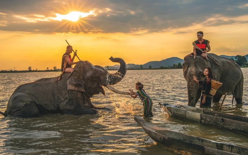 Hồ Chí Minh -> Đắk Lắk